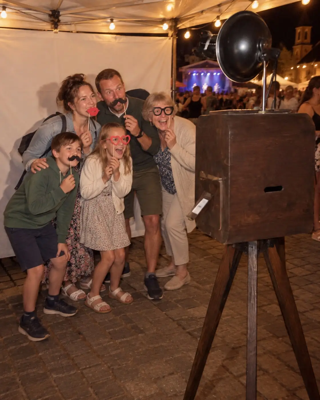 Foto kaste pilsētas svētkos laukumā